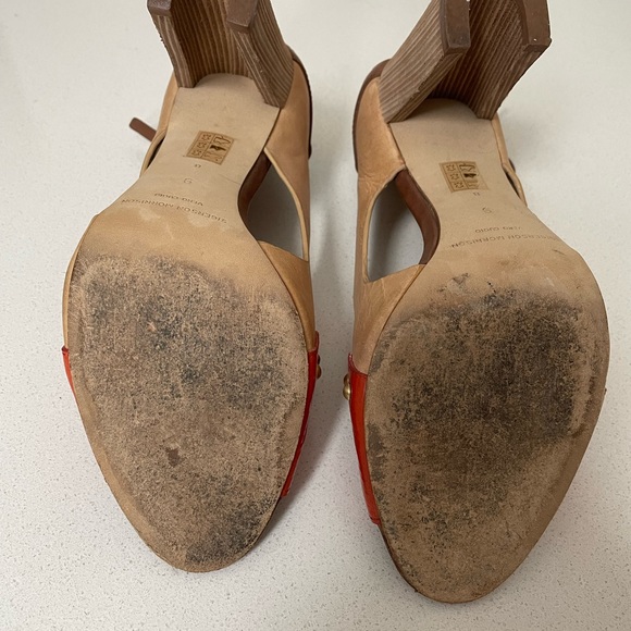 Sigerson Morrison peep toe sandals. Camel and coral color w/ wooden block heel. - Picture 8 of 8